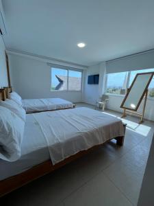 Postel nebo postele na pokoji v ubytování La Muralla Casa Con Piscina y Acceso al Mar