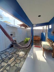 a room with a hammock in a house at Pousada Odoyá Beach - Casal in Conde
