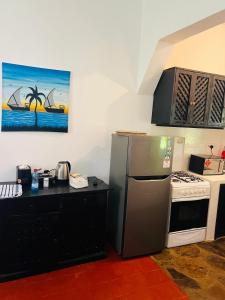 Η κουζίνα ή μικρή κουζίνα στο The Foxy Nests of Karibuni - Villa 184 & 145