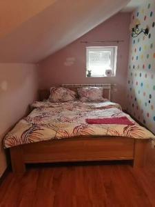 Postel nebo postele na pokoji v ubytování Jovana