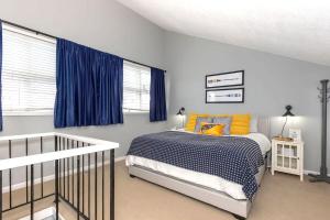 Postel nebo postele na pokoji v ubytování 3 Bedroom Osage Beach Condo w/ Pool & Main Channel Views + 45 fotografií