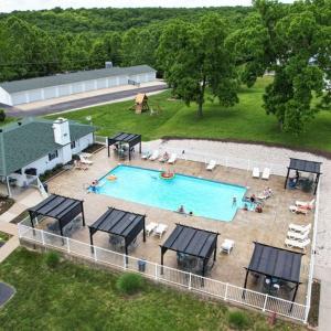 Πισίνα στο ή κοντά στο Amazing Views from Balcony, Loft & Gated Pool