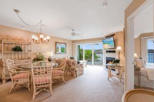 Gallery image of Amazing Lake Views Within State Park - Gated Pool in Kaiser +44 photos