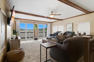 Χώρος καθιστικού στο Breathtaking Views, Private Dock, Pure Relaxation