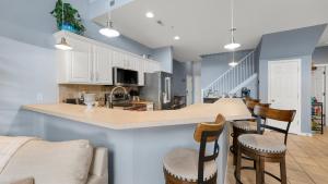 Kuchyň nebo kuchyňský kout v ubytování Boat Slip, 3 Pools, Golf, Ozarks Ampitheater, & Amazing Lake Views at the 13mm Big Niangua