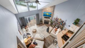 Posezení v ubytování Boat Slip, 3 Pools, Golf, Ozarks Ampitheater, & Amazing Lake Views at the 13mm Big Niangua