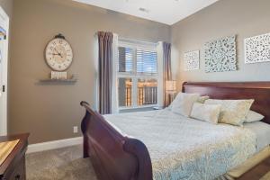 Postel nebo postele na pokoji v ubytování Beautiful Cove Views & Plenty Relaxing Spaces + 36 fotografií