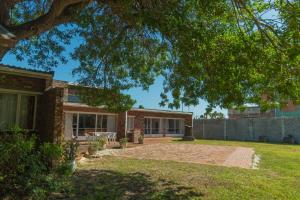 Zahrada ubytování 7 Bedroom House - Summerstrand Port Elizabeth