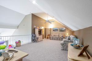 Gallery image of Amazing Lake Views with Pool, Loft, & Balcony in Kaiser +36 photos