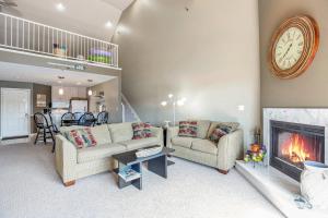 Gallery image of Amazing Lake Views with Pool, Loft, & Balcony in Kaiser