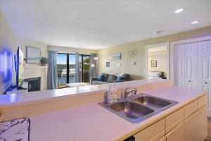 Η κουζίνα ή μικρή κουζίνα στο Cozy Pet-Friendly Condo w/ Pool