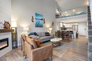 Posezení v ubytování Family-Perfect Lakefront Fun at The Ledges, 21mm, 2 Pools & Beach