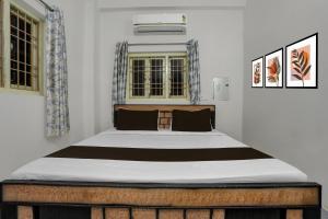 Giường trong phòng chung tại Hotel O K K Guest House