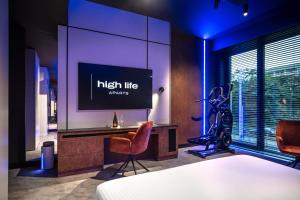 a bedroom with a tv and a desk with a chair at High Life Aparts in Warsaw