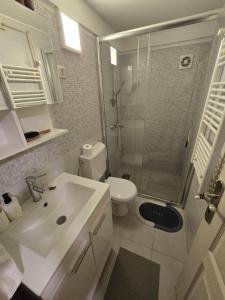 Ένα μπάνιο στο Milena&Nikola cosy and spacious apartment