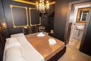 Ένα ή περισσότερα κρεβάτια σε δωμάτιο στο XVI Secolo House