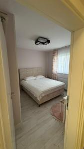 Postel nebo postele na pokoji v ubytování Moj dom Petrićevac