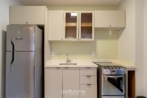 Η κουζίνα ή μικρή κουζίνα στο Apto 2 Quartos a 300 m da Beira-mar Norte EVP0214