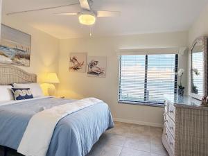 Voodi või voodid majutusasutuse Tamarind – 2BR Condo with Lemon Bay Views toas +17 fotot