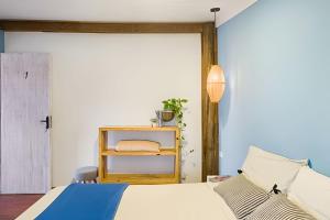 a bedroom with a bed and a wooden door at CASA TUPI in Ubatuba
