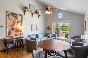 Posezení v ubytování Perfect for Bachelor-Bachelorettes & Friend Groups! + 71 fotografií