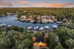 eine Luftansicht eines Hauses auf dem Wasser in der Unterkunft Porto Cima w/ Game Room, Dock, Boat Slip, Kayaks, Lakeside Fireplace & Hot Tub in Four Seasons