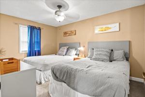 Postel nebo postele na pokoji v ubytování New! Deep Cove with Kayaks-Paddle Board-Fire Pit