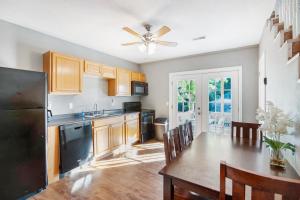 Kuchyň nebo kuchyňský kout v ubytování Private Dock, Paddle Boards, Views & Hot Spots!