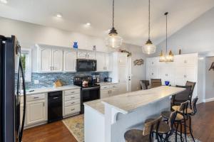 eine Küche mit weißen Schränken und einer großen Insel in der Unterkunft Incredible Views, Spacious Deck, Private Dock, Gas Grill, Games & Cards in Buck Creek