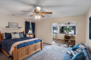 Voodi või voodid majutusasutuse Quiet Cove, Private Dock, Fishing, Swimming, Boat Slip & Kayaks toas