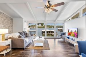 Gallery image of Private Dock & Fireplace Steps from Osage Beach in Camdenton