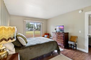 Postel nebo postele na pokoji v ubytování Perfect Resort Retreat Close to Everything + 34 fotografií