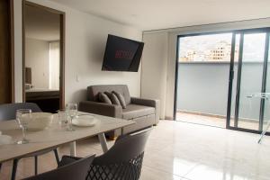 Μια τηλεόραση ή/και κέντρο ψυχαγωγίας στο Frente al mall Viva Envigado, AC, moderno