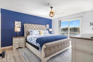 Postel nebo postele na pokoji v ubytování Newly Updated, Amazing Views, Boat Slip & Heated Pool + 44 fotografií