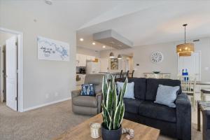 Η κουζίνα ή μικρή κουζίνα στο Main Channel Views, Screened Porch, Pool & Boat Slip