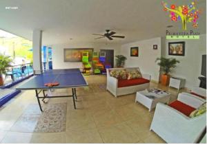 a living room with a table and a couch at Hotel Primavera Plaza in Melgar