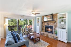 Posezení v ubytování Heated Pool Just Steps Away & Great Patio Views