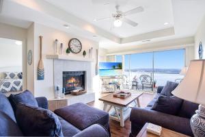 Posezení v ubytování Upscale Condo, Amazing Views, Pools and Pickleball