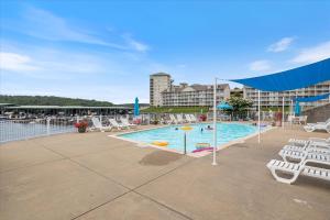 Bazén v ubytování Lakeview Condo, Pools, Patio with Grill, Near PB2 Launch nebo v jeho okolí