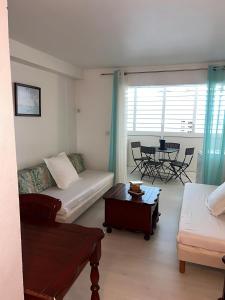 Posezení v ubytování Saint-François, Port Marina Studio 13