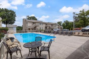 Bazén v ubytování Stunning Views, Inviting Pools, and Endless Fun! nebo v jeho okolí