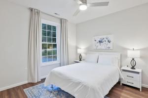 Postel nebo postele na pokoji v ubytování Firepitbbqhot Tubkingfull Kitchensmarttvpets