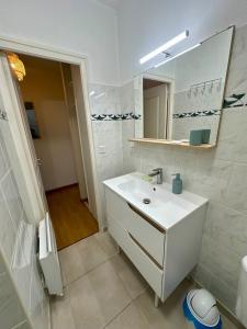 Ένα μπάνιο στο Duplex appartement in Bayeux +18 φωτογραφίες