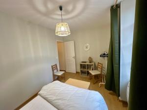 a bedroom with a bed and a table and chairs at Duplex appartement in Bayeux in Bayeux