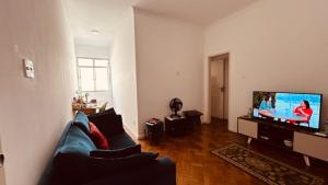Μια τηλεόραση ή/και κέντρο ψυχαγωγίας στο Conforto e localização perfeita no Rio de Janeiro