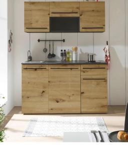 cocina con armarios de madera y fogones en B&B Le Lumìe "Il Cortiletto Del Centro" Con Piano Cottura, en Agrigento