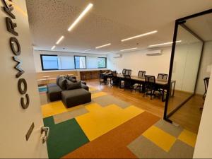 a living room with a table and a couch at Glória Del Art - Vista, Estilo e Praticidade no Centro do Rio in Rio de Janeiro +102 photos