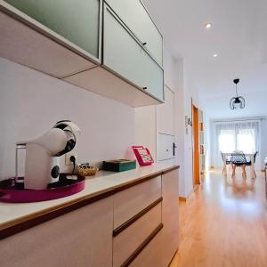 モンソンにあるÁtico en Monzónのキッチン(電化製品付きカウンター付) +10枚の写真