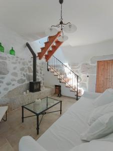 a bedroom with a bed and a fireplace at Casa do Velho Vinhateiro in Gagos