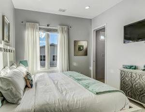 Postel nebo postele na pokoji v ubytování Ocean View Modern + 43 fotografií